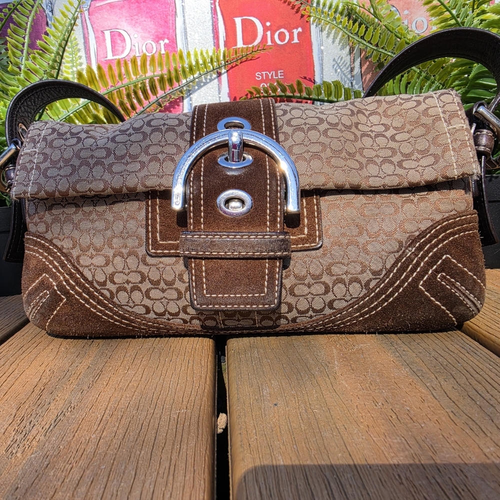 vintage Coach Soho Signature mini buckle shoulder bag. 2005 - Picture 3 of 17
